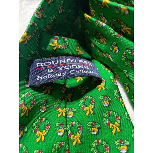 Roundtree & Yorke Holiday Collection Christmas Wreath Green Silk Tie - Picture 3 of 3
